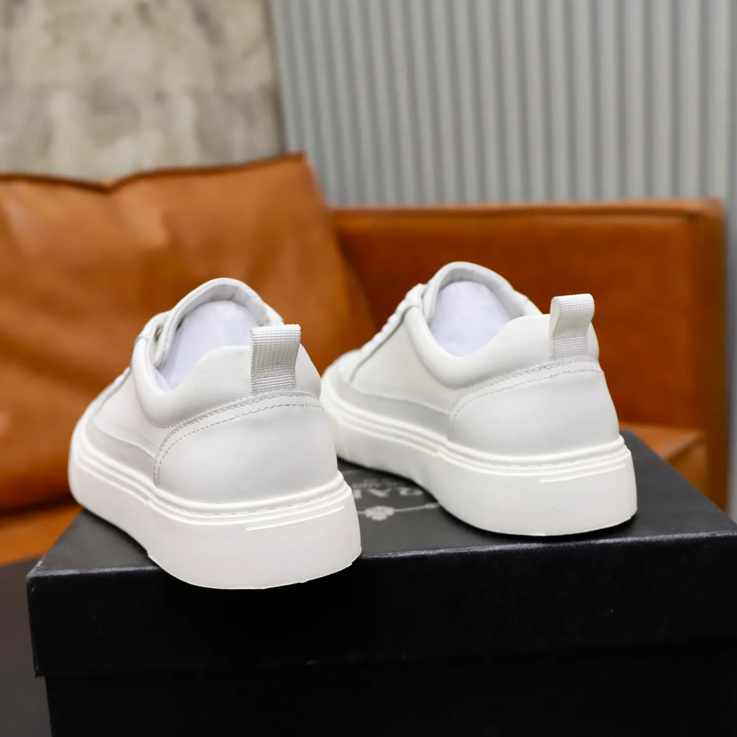 Ex-factory price: 442💰🙅‍♂️🙅‍♂️🙅‍♂️ Brand: PRADA Standard code: 38–44 (45 can be customized) Grade: Same as the official website Material: Original cowhide fabric Comfortable pigskin lining Lightweight wear-resistant outsole Style category: Men's fashionable casual shoes and boots Running sports shoes Distinguished luxury brand elements Top luxury Color: actual picture color